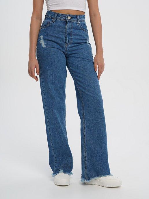 Классические широкие джинсы с разрезами и высокой посадкой
