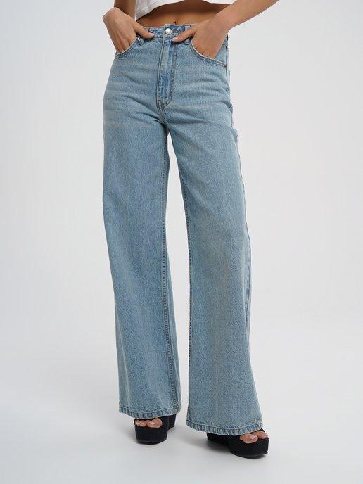 Широкие джинсы оверсайз с высокой талией