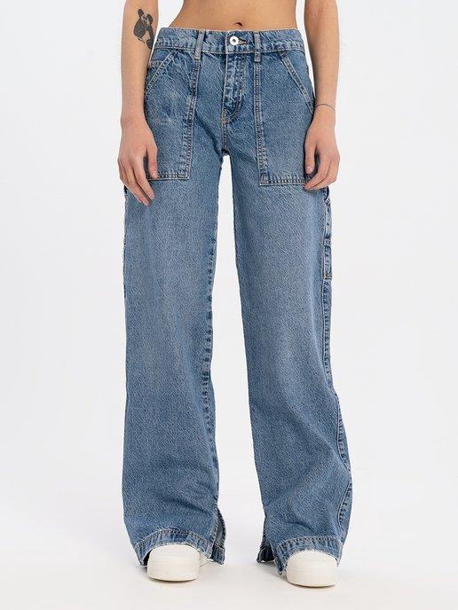 Удлиненные широкие джинсы с разрезами