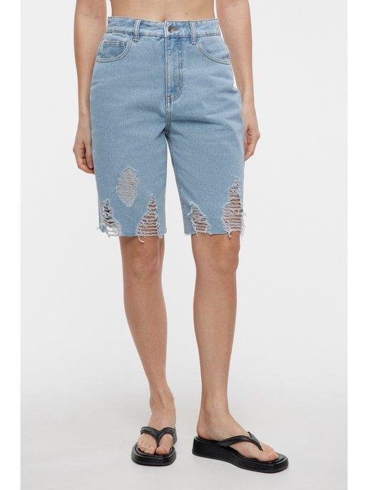 Шорты-бермуды джинсовые прямые до колена с рваными краями