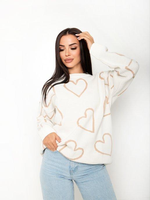 Вязаный свитер с сердечками