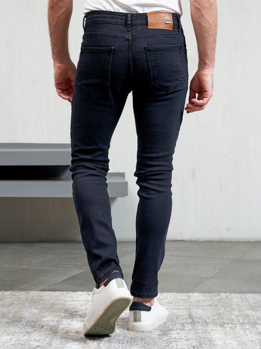 Прямые джинсы зауженные с карманами классические