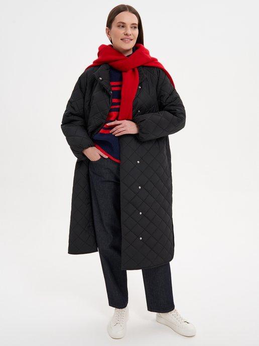 Утепленое стеганое пальто с прямым силуэтом