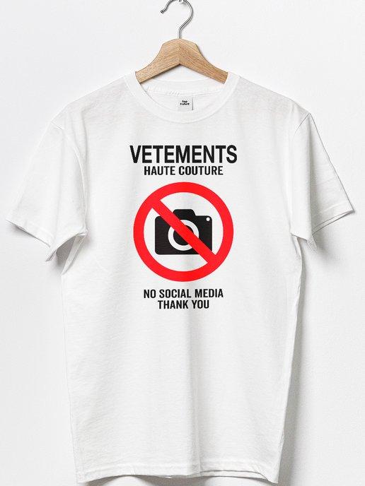 Футболка с принтом VETEMENTS