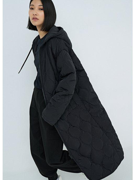 Длинное стеганое пальто с капюшоном из полиэстера
