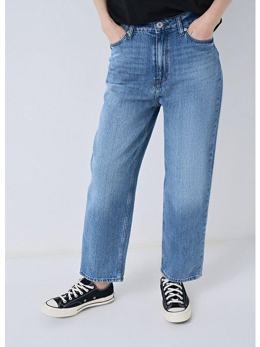 Широкие укороченные джинсы клеш