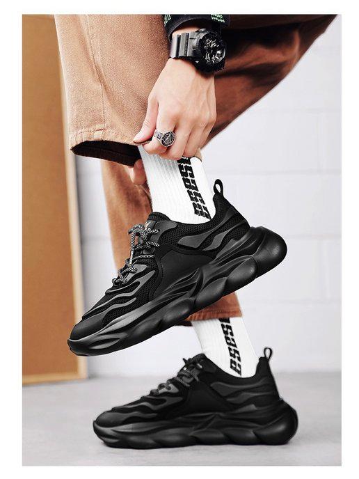 Кроссовки черные на шнуровке
