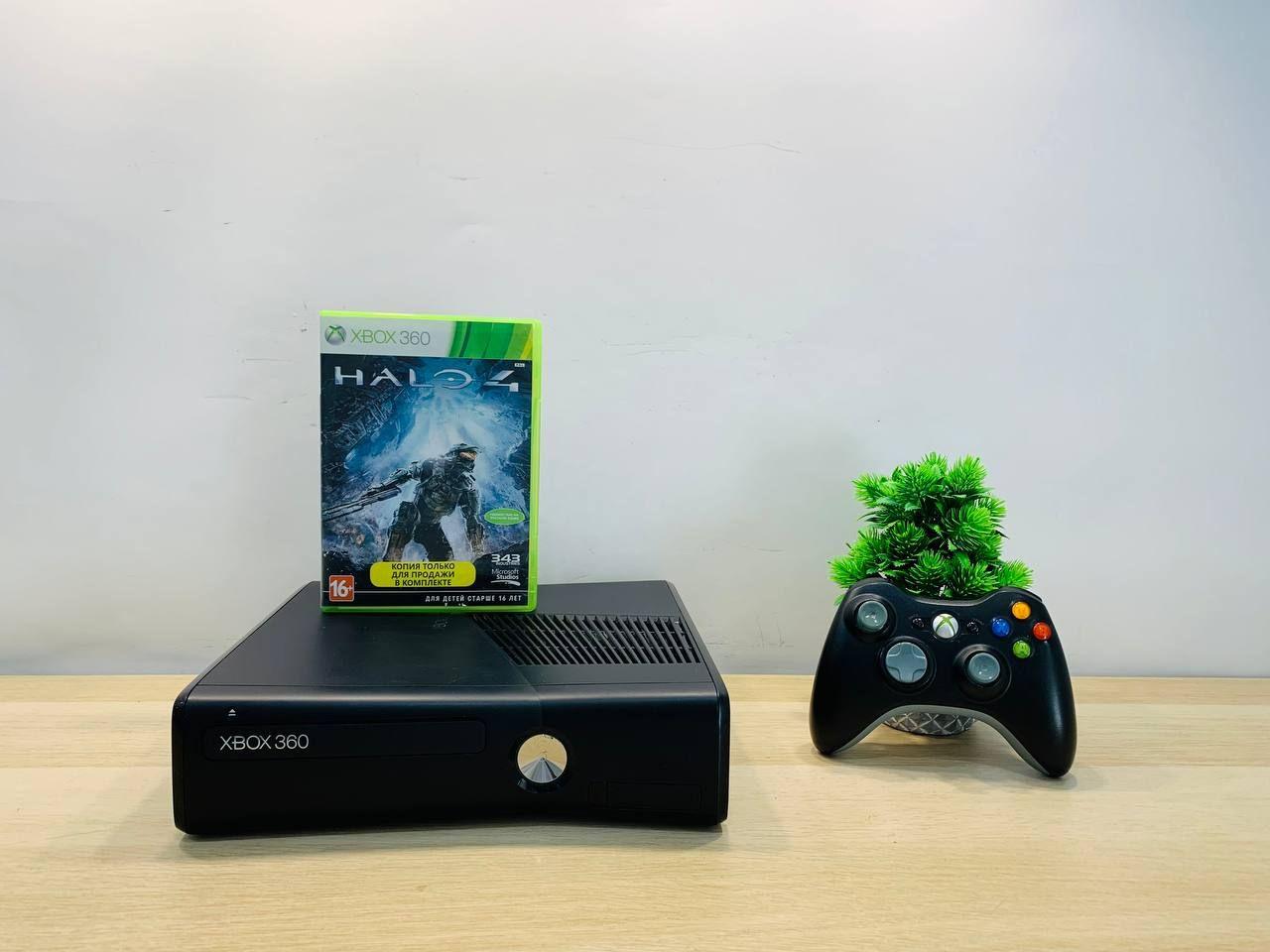 Игровая консоль Xbox 360. 250 GB, 1 Геймпад, 1 диск с игрой. Товар уцененный